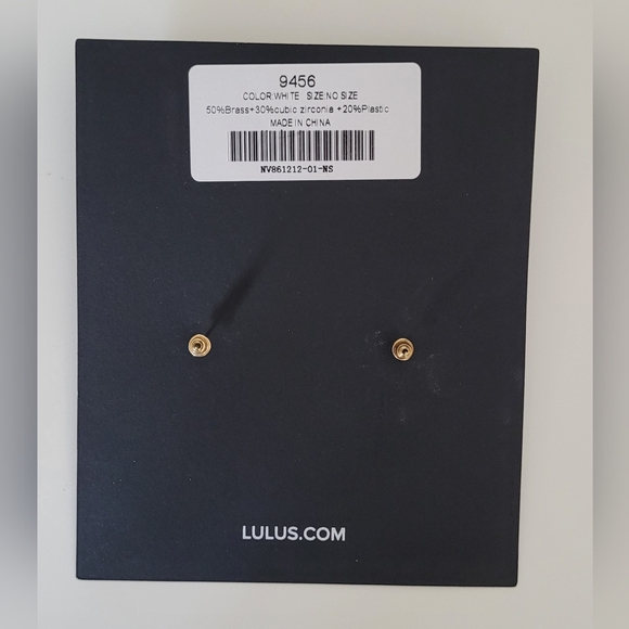 Flower/pearl earrings from Lulu's - Picture 3 of 4